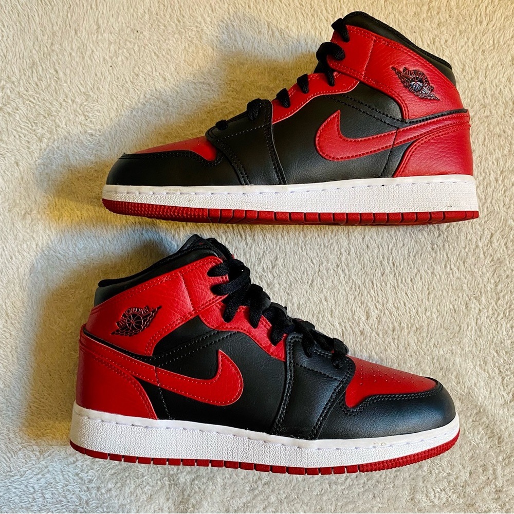 Air Jordan 1 Mid 'Banned' Shoes Size 7Y